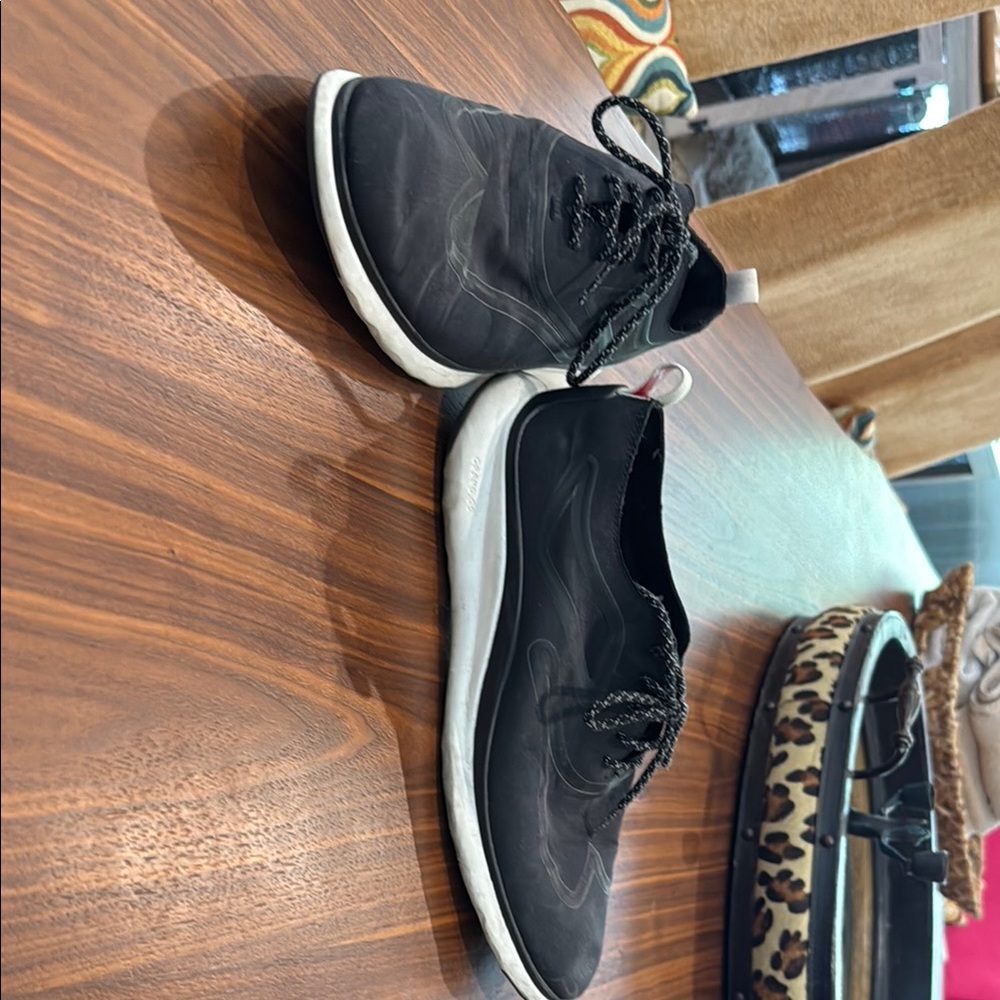 Men's Black Sneakers